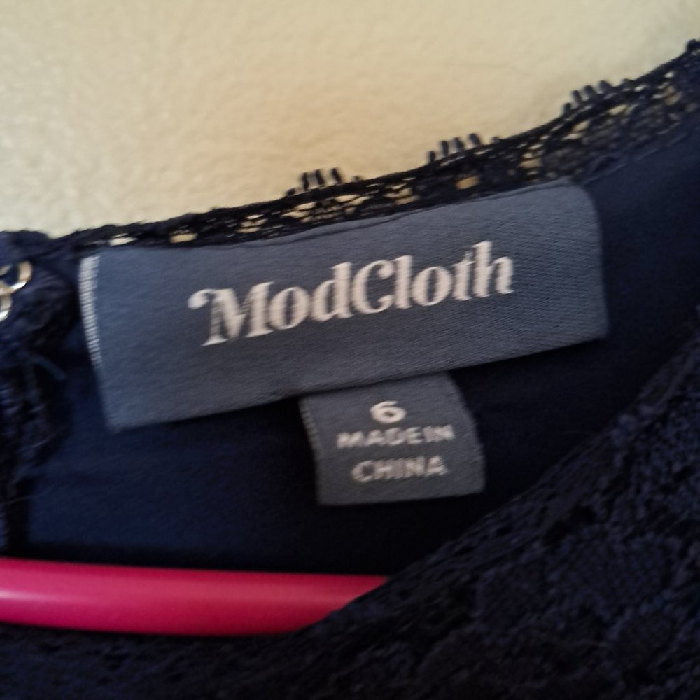ModCloth Lace Dress - Picture 4 of 5